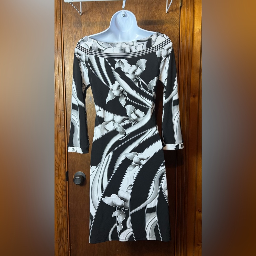 White House Black Market Monochrome Floral Dress‎ - XS - Picture 4 of 7